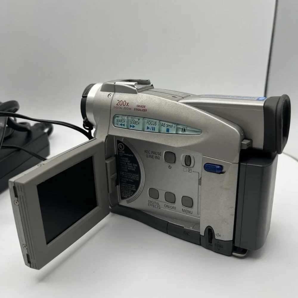 Canon ZR20 MiniDV Flip LCD Camcorder Digital Video Camera W/ Remote FOR PARTS